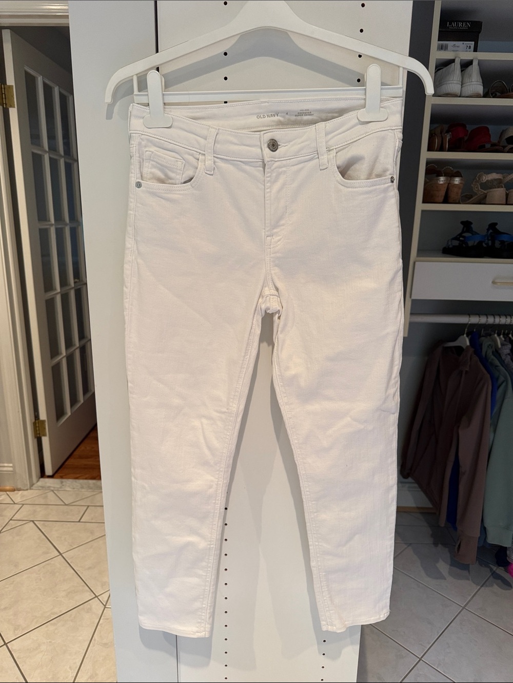 Old Navy White Women's Ankle Crop Slim Jeans